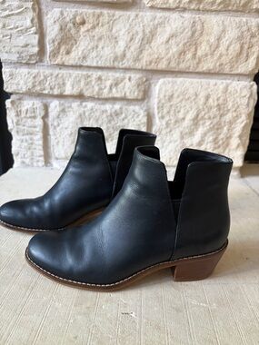 COLE HAHN Black Leather Ankle Booties (size 6)